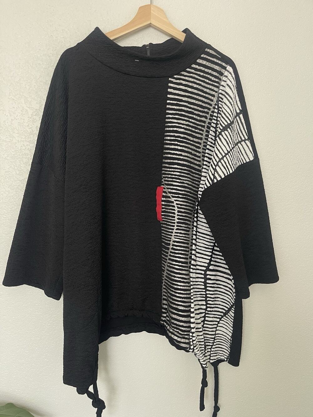 IC Connie K Oversize Tunic Top Size 2XL Black Cowl Neck Stretch Crinkle Pocket